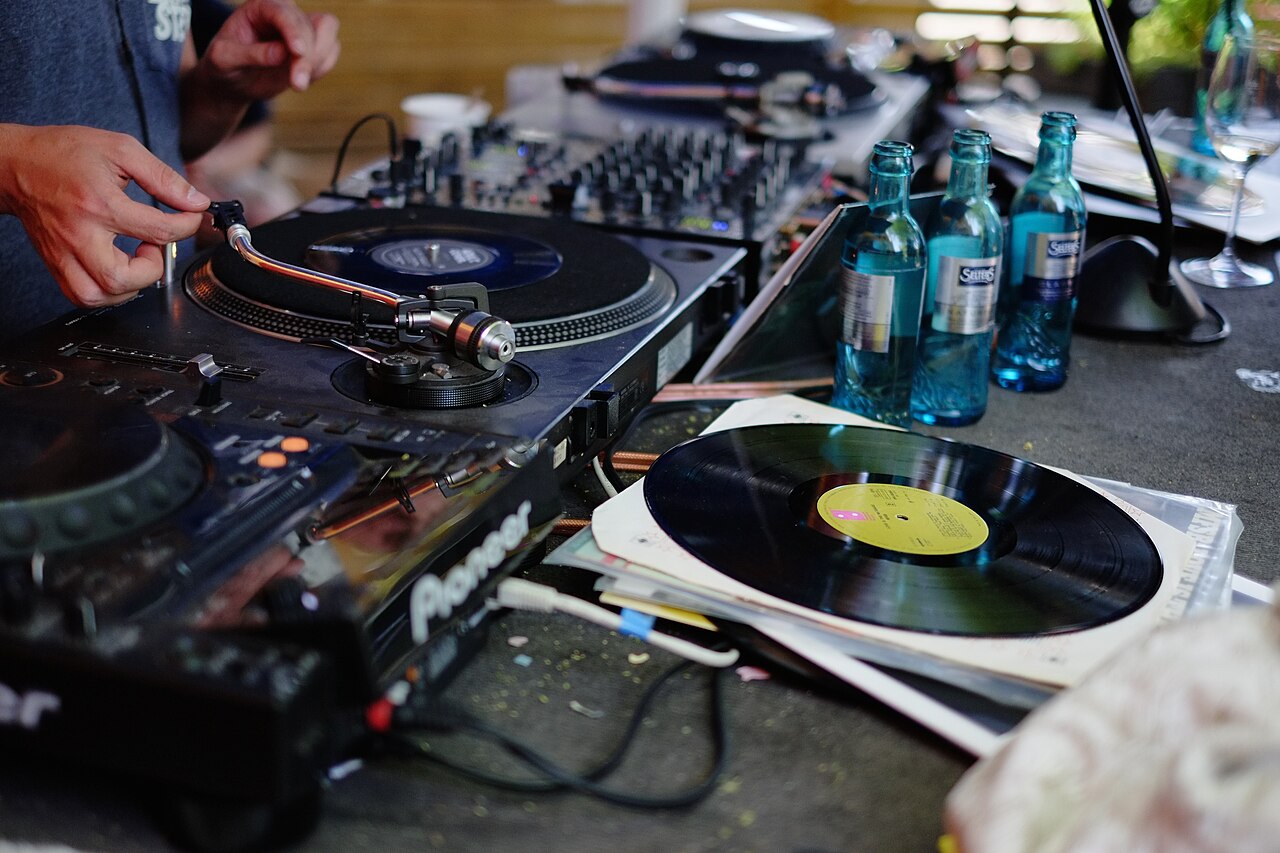 Vinyl DJ setup